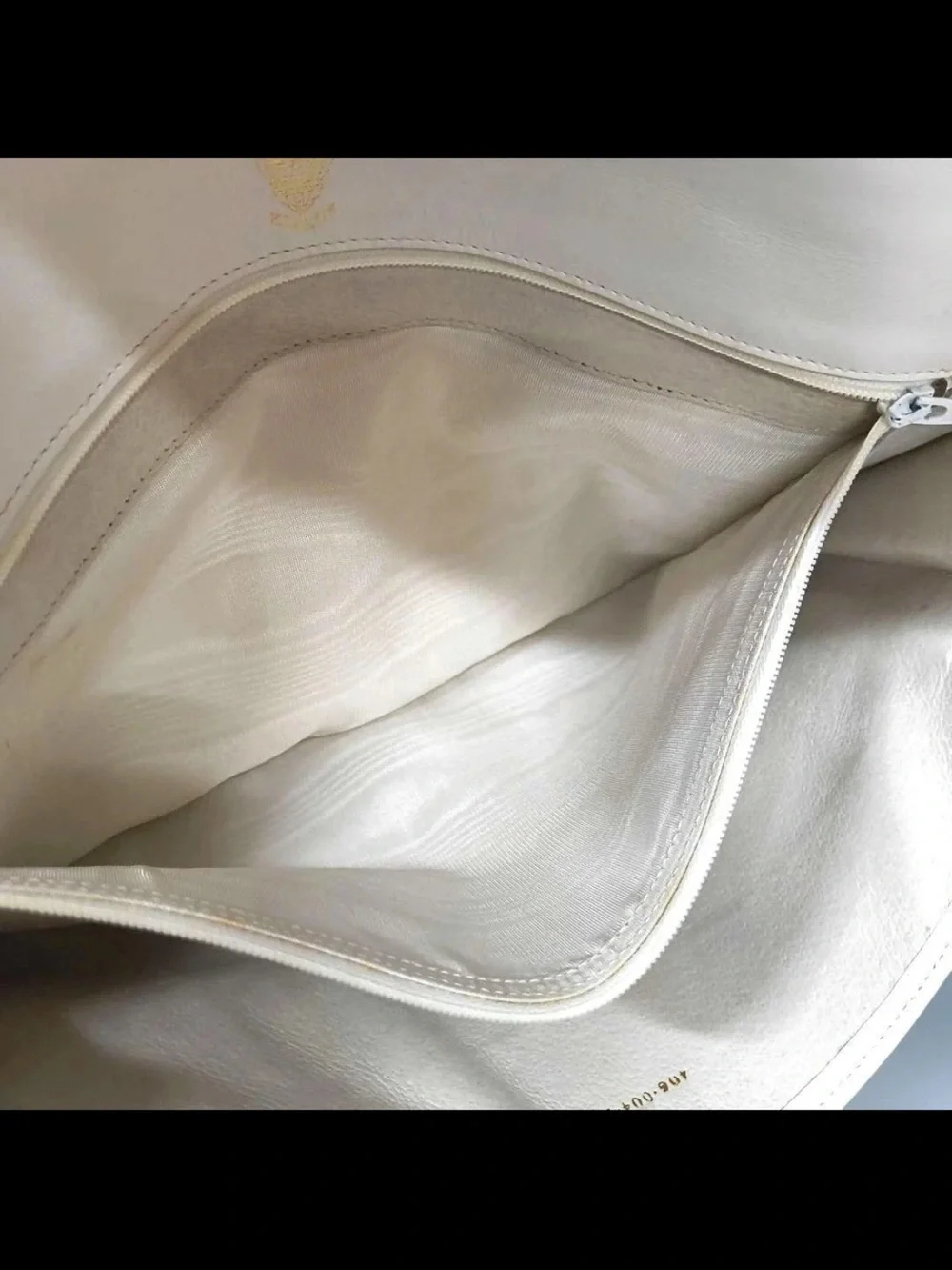 Gucci White Envelope Leather Clutch with Gold-Tone Hardware